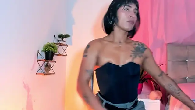 nahomi28  online show from 10.31.25