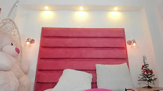 Snapshot of naomy_sexy_ chatting on 12.13.25 naomy sexy online show from 12.13.25