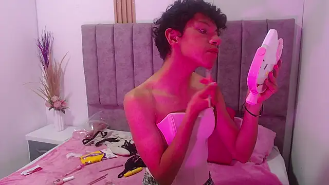 Athenea Zoe online show from 10.30.25