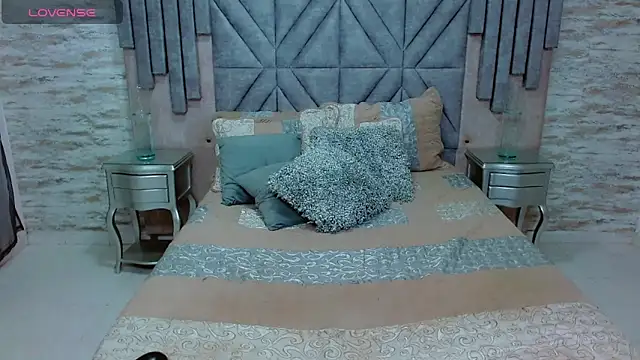 chairahot2 online show from 11.18.25