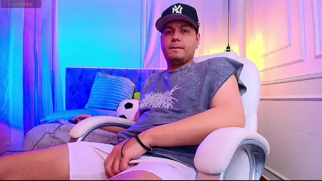 Snapshot of MasonHeat chatting on 11.08.25 MasonHeat online show from 11.08.25