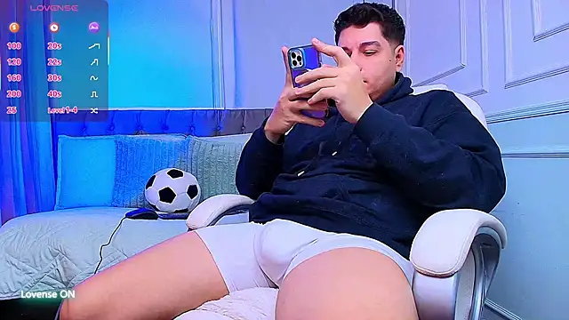 Snapshot of MasonHeat chatting on 12.02.25 MasonHeat online show from 12.02.25