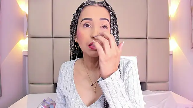 violett rabbit  online show from 11.17.25