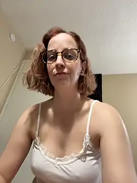 Snapshot of CreamedKitten chatting on 11.21.25 CreamedKitten online show from 11.21.25