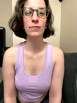 Snapshot of CreamedKitten chatting on 12.21.25 CreamedKitten online show from 12.21.25