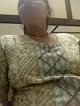 Snapshot of HayatKapoor chatting on 11.28.25 HayatKapoor online show from 11.28.25