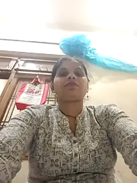 Snapshot of HayatKapoor chatting on 11.29.25 HayatKapoor online show from 11.29.25