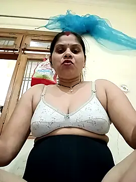 Snapshot of HayatKapoor chatting on 11.30.25 HayatKapoor online show from 11.30.25