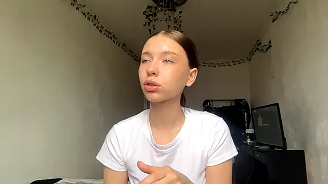 Snapshot of LilithFlamey chatting on 11.05.25 LilithFlamey online show from 11.05.25