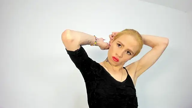 Snapshot of natacha_ferrer1 chatting on 11.19.25 natacha ferrer1 online show from 11.19.25