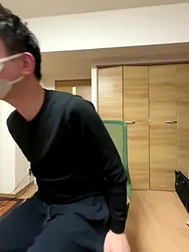 Snapshot of isao752702 chatting on 11.24.25 isao752702 online show from 11.24.25