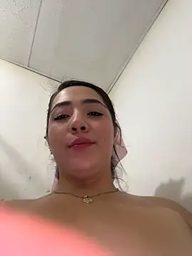 Hannahpradaa  online show from 11.05.25