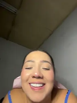 Hannahpradaa  online show from 12.17.25