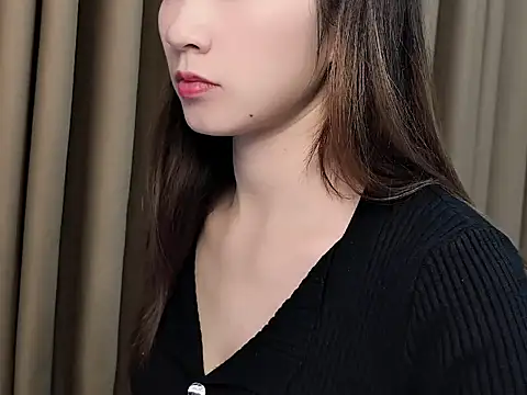 Snapshot of lvy-002 chatting on 11.11.25 lvy-002 online show from 11.11.25