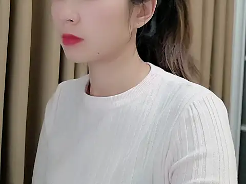 Snapshot of lvy-002 chatting on 11.14.25 lvy-002 online show from 11.14.25