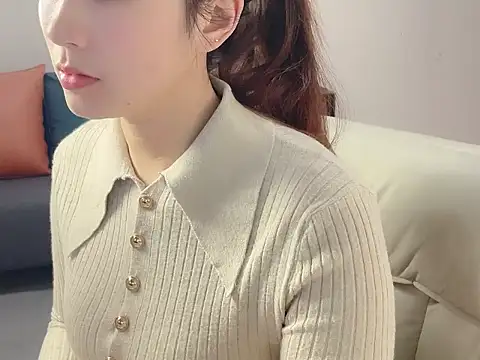 Snapshot of lvy-002 chatting on 11.29.25 lvy-002 online show from 11.29.25