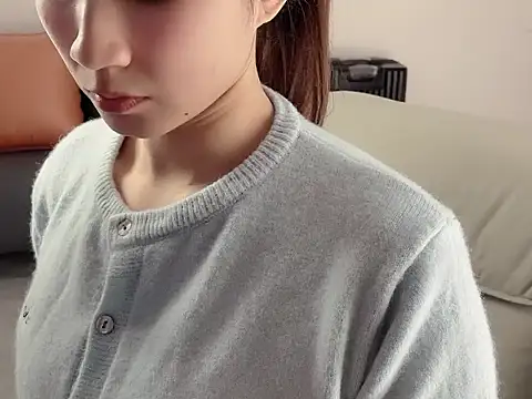 Snapshot of lvy-002 chatting on 12.05.25 lvy-002 online show from 12.05.25