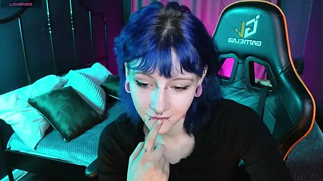 Snapshot of karkadeshk chatting on 11.13.25 karkadeshk online show from 11.13.25