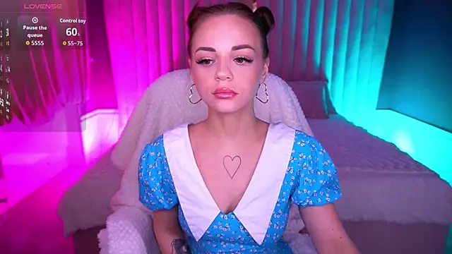 Snapshot of LexxxyJoy chatting on 11.10.25 LexxxyJoy online show from 11.10.25