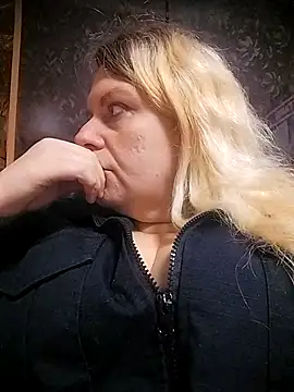 Snapshot of Lana-murr chatting on 10.28.25 Lana-murr online show from 10.28.25