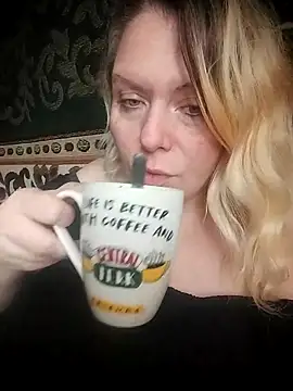 Snapshot of Lana-murr chatting on 10.30.25 Lana-murr online show from 10.30.25