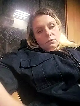 Snapshot of Lana-murr chatting on 11.05.25 Lana-murr online show from 11.05.25