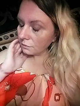 Snapshot of Lana-murr chatting on 11.10.25 Lana-murr online show from 11.10.25