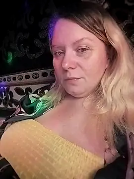 Snapshot of Lana-murr chatting on 11.12.25 Lana-murr online show from 11.12.25