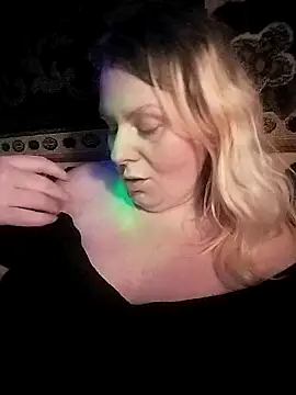 Snapshot of Lana-murr chatting on 11.16.25 Lana-murr online show from 11.16.25