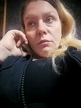 Snapshot of Lana-murr chatting on 11.17.25 Lana-murr online show from 11.17.25