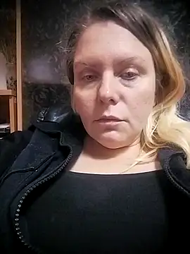 Snapshot of Lana-murr chatting on 11.17.25 Lana-murr online show from 11.17.25