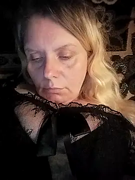 Snapshot of Lana-murr chatting on 11.18.25 Lana-murr online show from 11.18.25