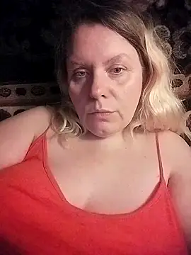 Snapshot of Lana-murr chatting on 11.19.25 Lana-murr online show from 11.19.25