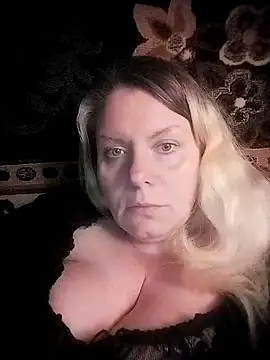 Snapshot of Lana-murr chatting on 11.23.25 Lana-murr online show from 11.23.25