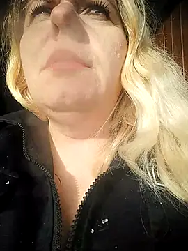 Snapshot of Lana-murr chatting on 11.25.25 Lana-murr online show from 11.25.25