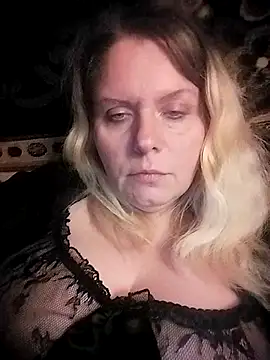 Snapshot of Lana-murr chatting on 11.26.25 Lana-murr online show from 11.26.25