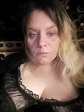 Snapshot of Lana-murr chatting on 11.27.25 Lana-murr online show from 11.27.25