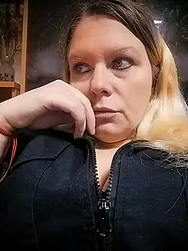 Snapshot of Lana-murr chatting on 12.03.25 Lana-murr online show from 12.03.25