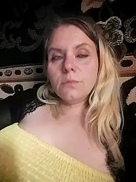 Snapshot of Lana-murr chatting on 12.04.25 Lana-murr online show from 12.04.25