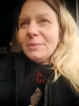 Snapshot of Lana-murr chatting on 12.15.25 Lana-murr online show from 12.15.25