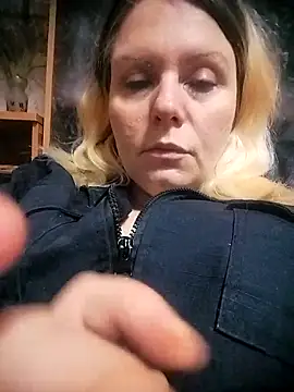 Snapshot of Lana-murr chatting on 12.15.25 Lana-murr online show from 12.15.25