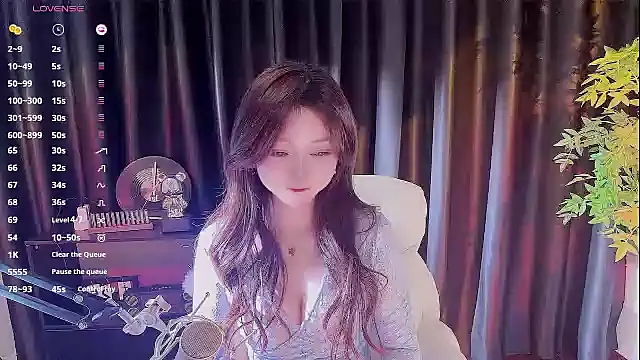 Snapshot of Yiluo95 chatting on 11.09.25 Yiluo95 online show from 11.09.25