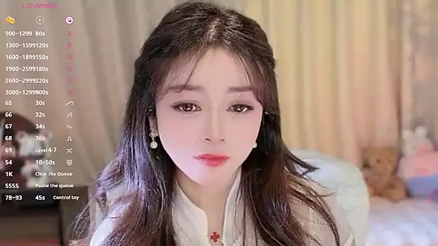 Snapshot of Yiluo95 chatting on 11.18.25 Yiluo95 online show from 11.18.25