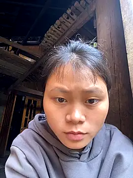 Snapshot of Sophia-123 chatting on 10.28.25 Sophia-123 online show from 10.28.25