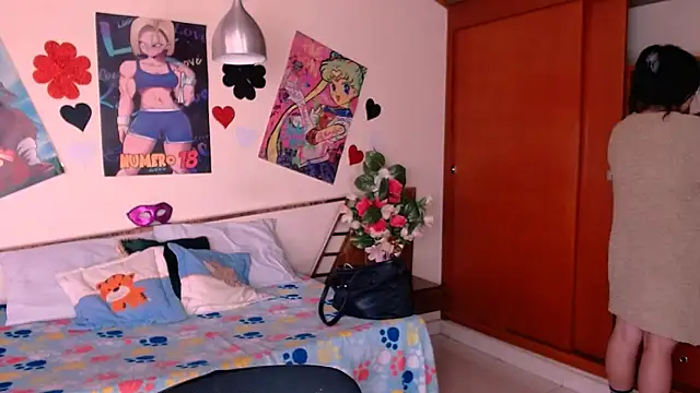 Snapshot of EmmilyConnor chatting on 11.08.25 EmmilyConnor online show from 11.08.25