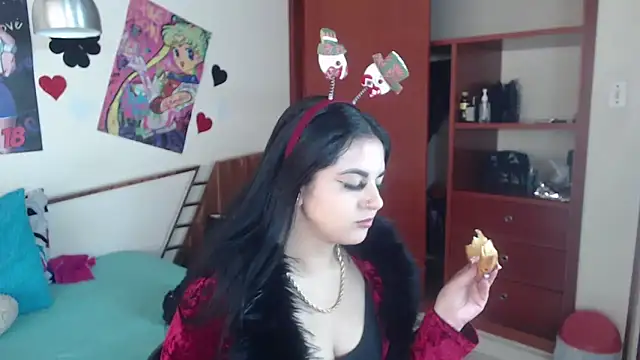 Snapshot of EmmilyConnor chatting on 12.04.25 EmmilyConnor online show from 12.04.25