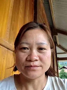 Snapshot of Nana_xinh chatting on 11.05.25 Nana xinh online show from 11.05.25