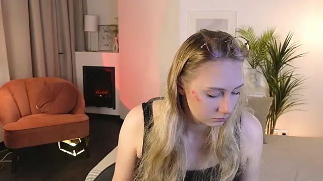 Snapshot of Liana_Ln chatting on 11.12.25 Liana Ln online show from 11.12.25