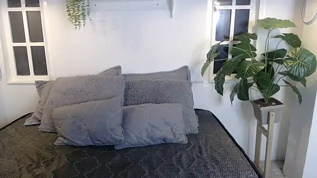 Snapshot of Noah__20 chatting on 10.31.25 Noah  20 online show from 10.31.25