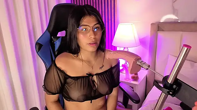 Snapshot of Mara_Scott chatting on 11.10.25 Mara Scott online show from 11.10.25